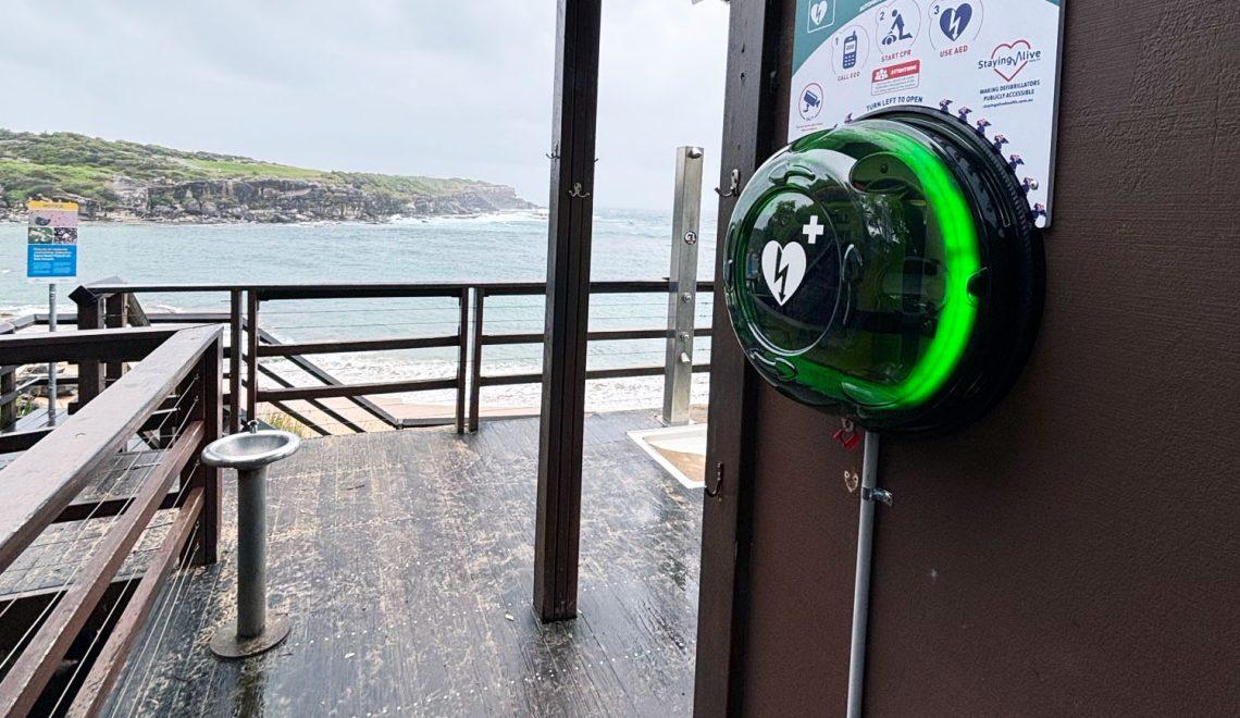 Beach safety improved – Defibrillator installed at Little Bay Beach